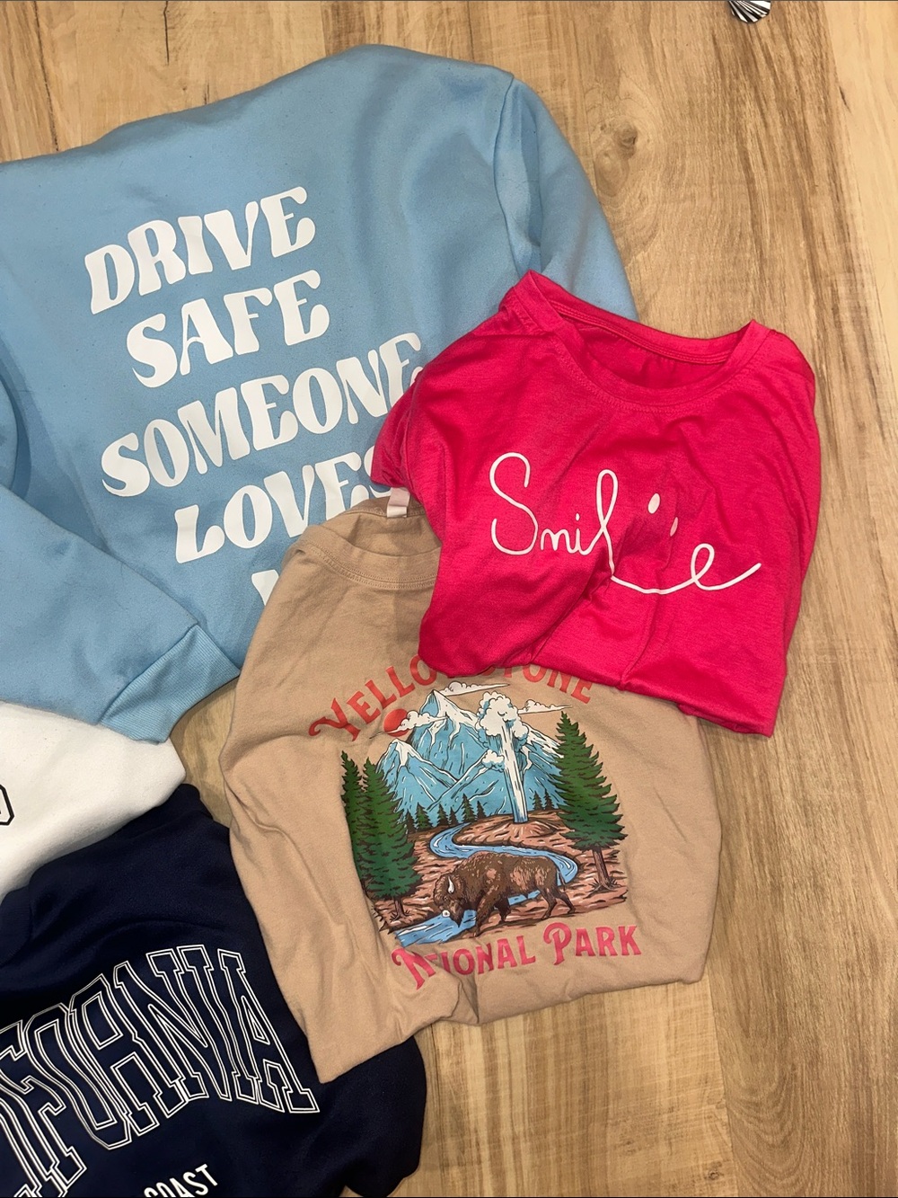 4 Hoodies, 3 T-Shirts, 1 Crew Neck SHEIN lot - Picture 4 of 6